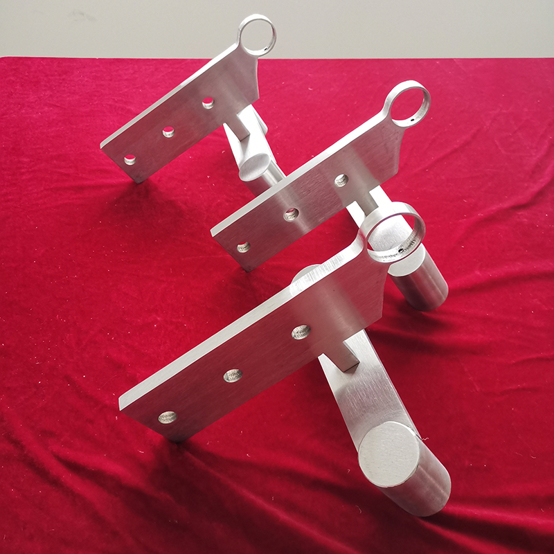 不锈钢制品的特点及广泛应用-不锈钢扶手立柱刀头(图2)